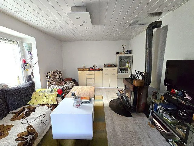5 1/2-Zimmer-Haus an Alleinlage mit schönem Garten / Bella casa di ...