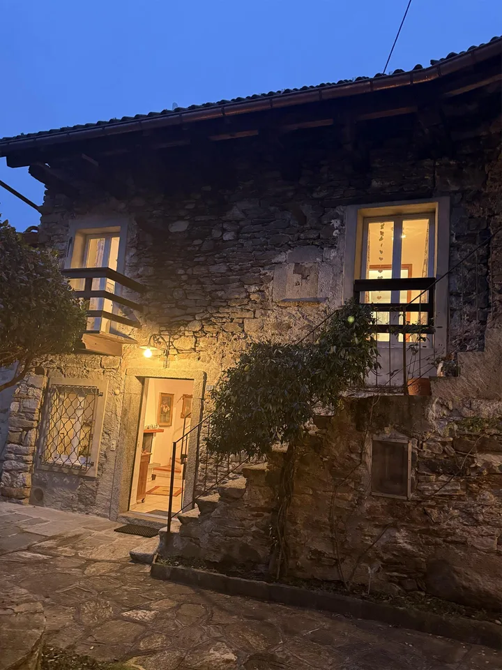 Affascinante casa Ticinese ad Arcegno