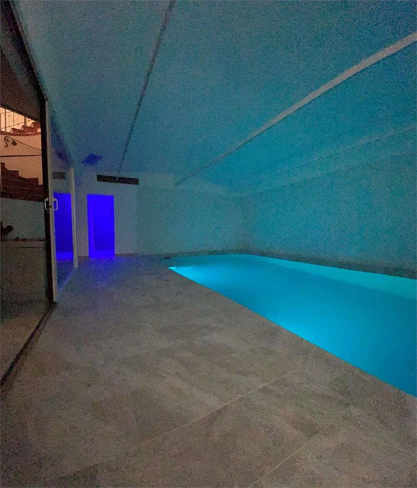 Esclusiva Villa con Area Wellness e Vista Aperta nel Verde di Vezia