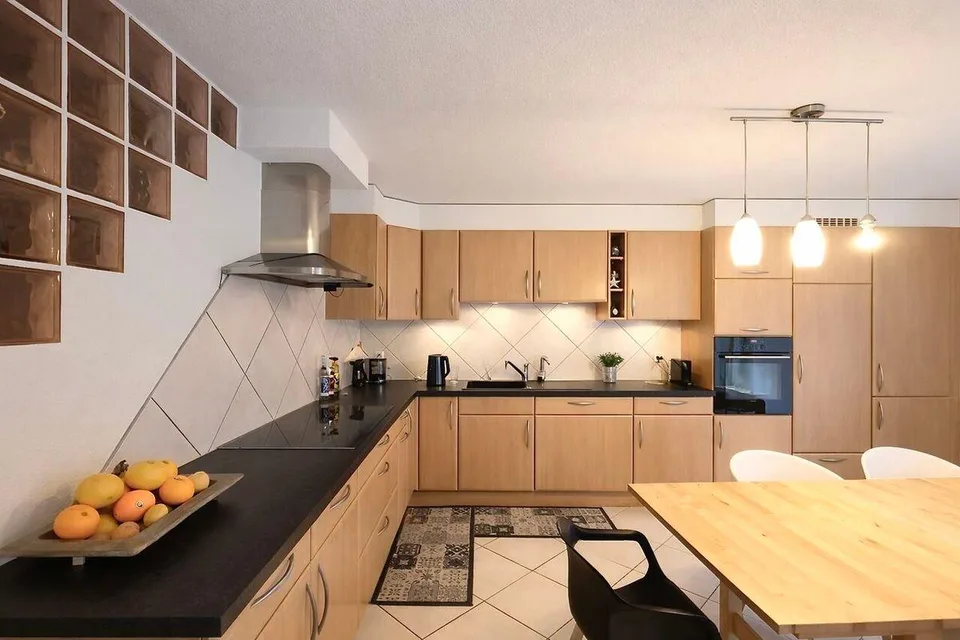 4,5-ZIMMER-WOHNUNG MIT FREIEM BERGBLICK