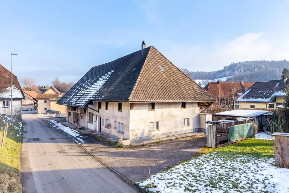 5-Zimmer Wohnhaus mit Gewerbeteil und Scheune