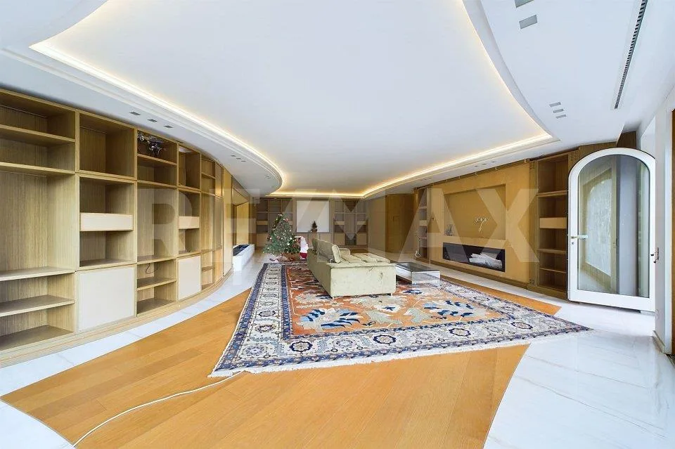 Elegante villa mediterranea con grande giardino – Foto 9 von 13