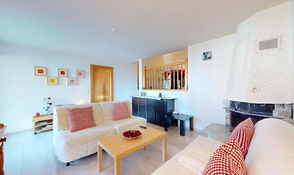 Appartement 2,5 pièces en rez-de-jardin avec piscine intérieure