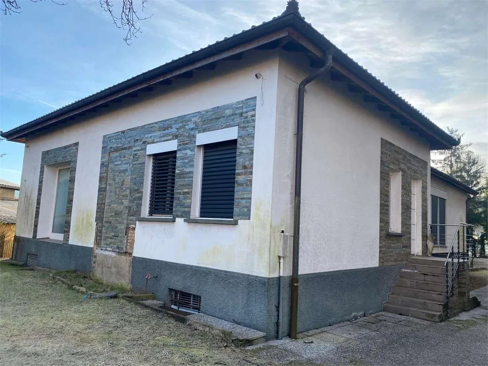 Novazzano splendida Tenuta con giardino e spazio per Cavalli