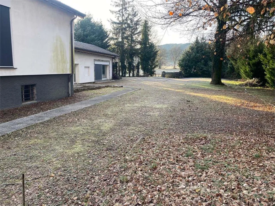 Novazzano splendida Tenuta con giardino e spazio per Cavalli