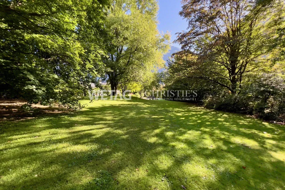 Prestigevolle Villa umgeben von üppigem Grün mit grosszügigem Garte... – Foto 12 von 13