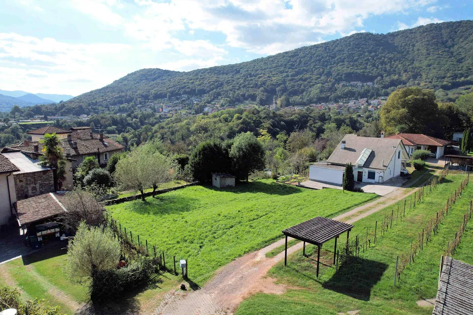 Terreno edificabile R3 in zona molto tranquilla a soli 9 km da Lugano