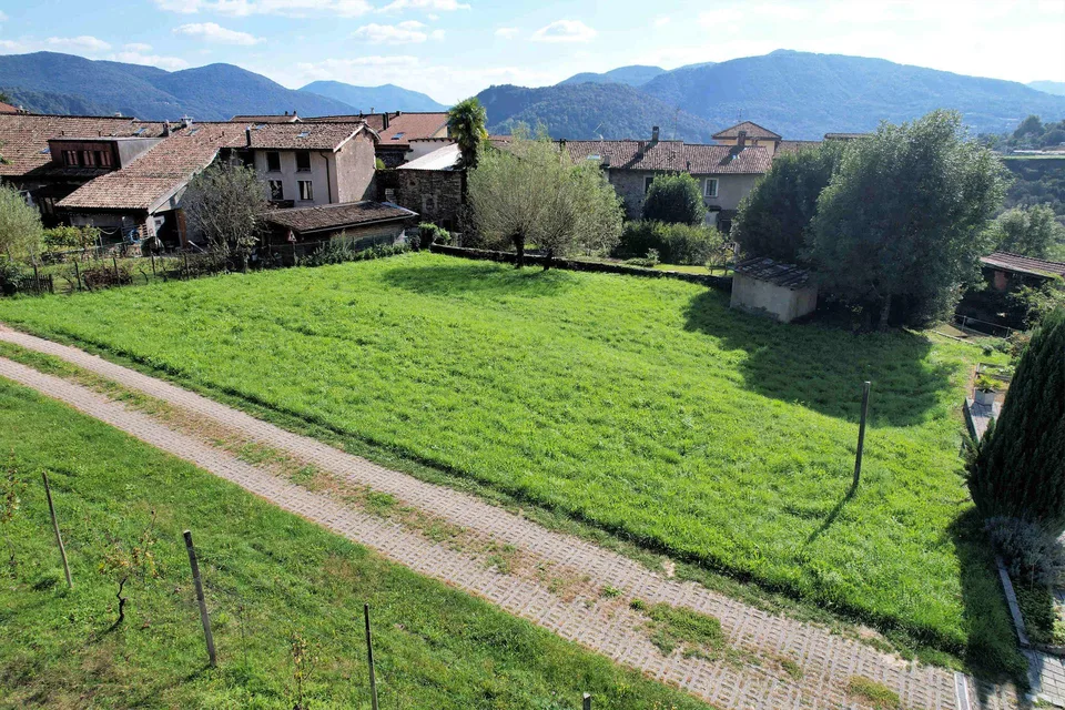 Terreno edificabile R3 in zona molto tranquilla a soli 9 km da Lugano