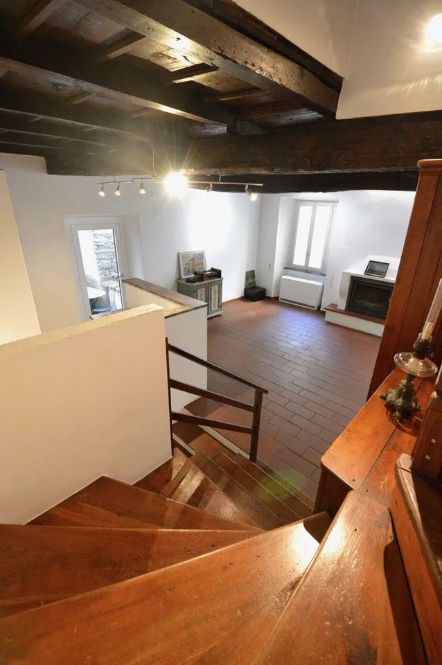 Morcote: residenza su più livelli con corte privata, grottino e gia... – Foto 7 von 13