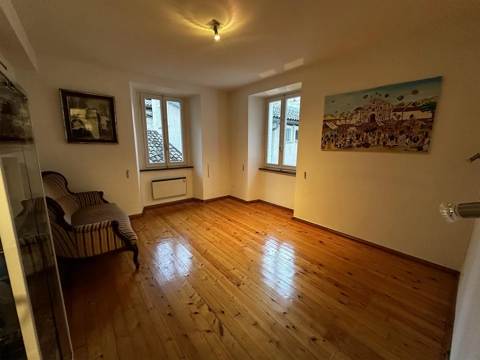 Morcote: residenza su più livelli con corte privata, grottino e gia... – Foto 9 von 13