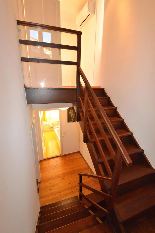 Morcote: residenza su più livelli con corte privata, grottino e gia... – Foto 8 von 13