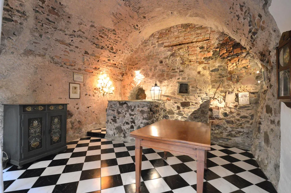 Morcote: residenza su più livelli con corte privata, grottino e gia...