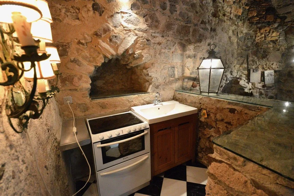 Morcote: residenza su più livelli con corte privata, grottino e gia...