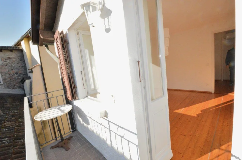 Morcote: residenza su più livelli con corte privata, grottino e gia... – Foto 13 von 13