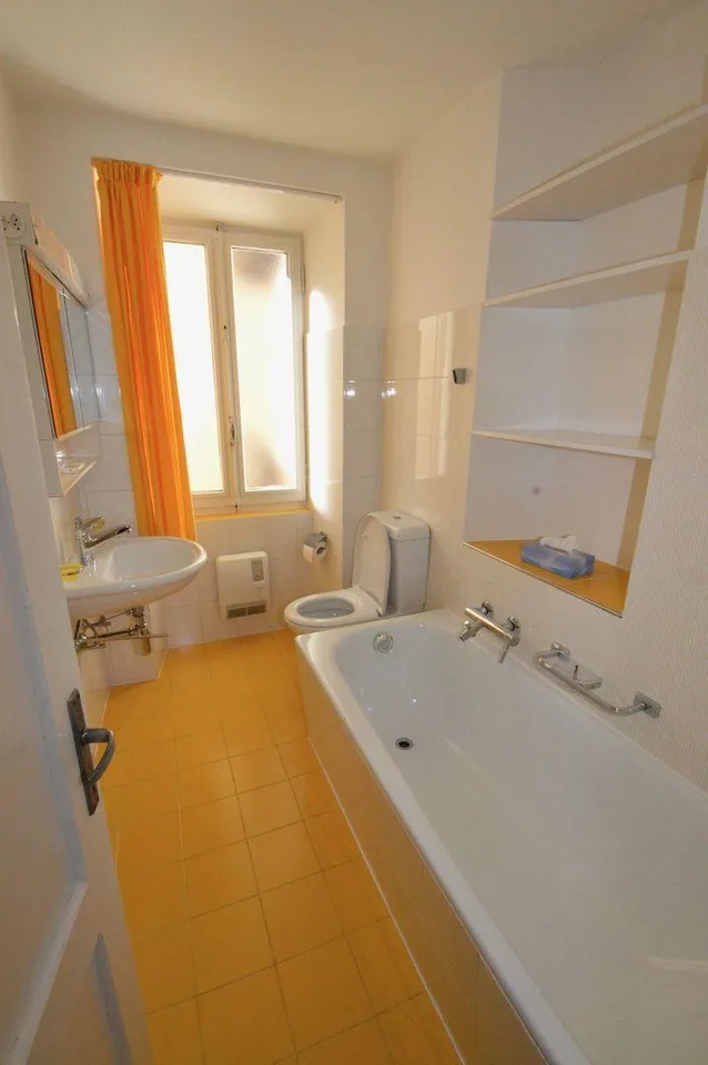 Morcote: residenza su più livelli con corte privata, grottino e gia... – Foto 10 von 13