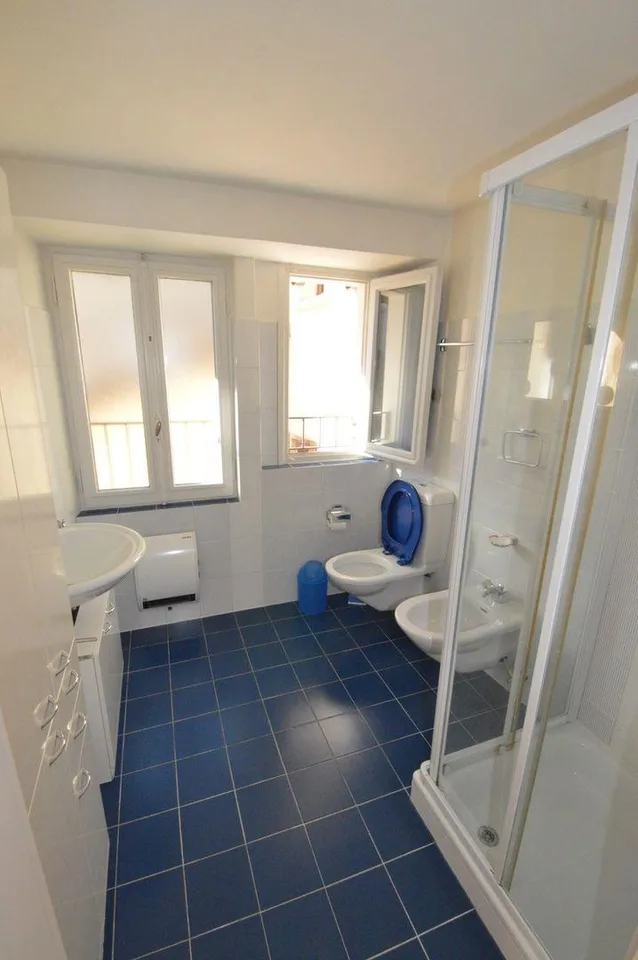Morcote: residenza su più livelli con corte privata, grottino e gia... – Foto 12 von 13