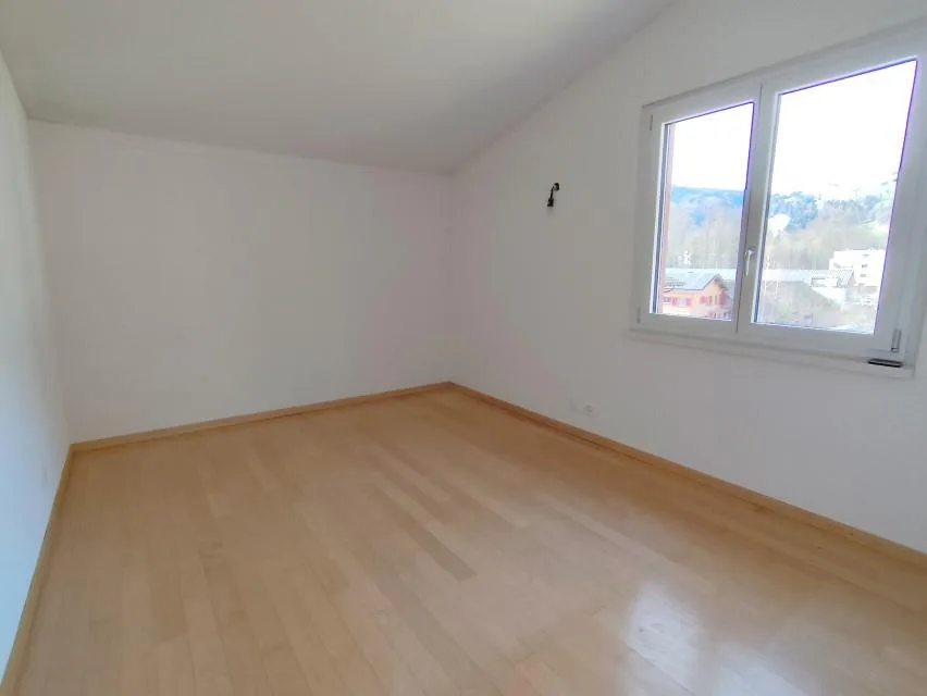 Charmante Dachwohnung mit Weitsicht ins Grüne – photo 9 of 13
