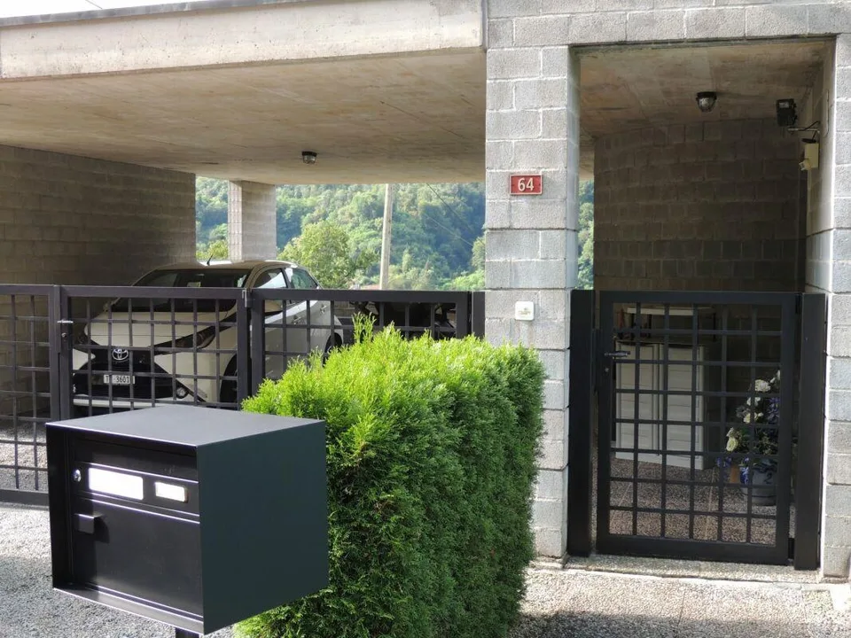 CASA UNIFAMILIARE CON GIARDINO IMMERSA NEL VERDE