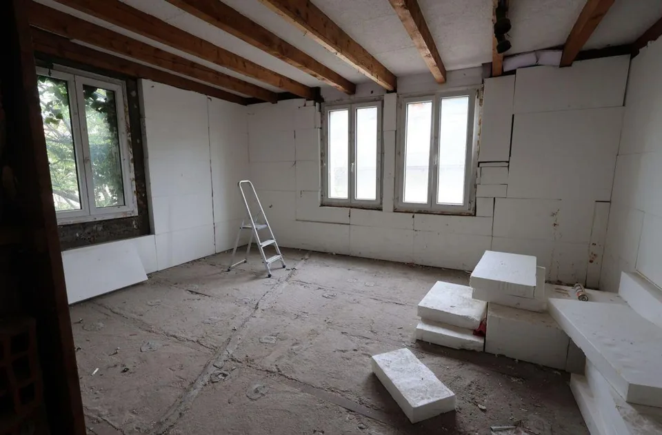 CASA DI PAESE CON FIENILE DA TRASFORMARE COMPLETAMENTE