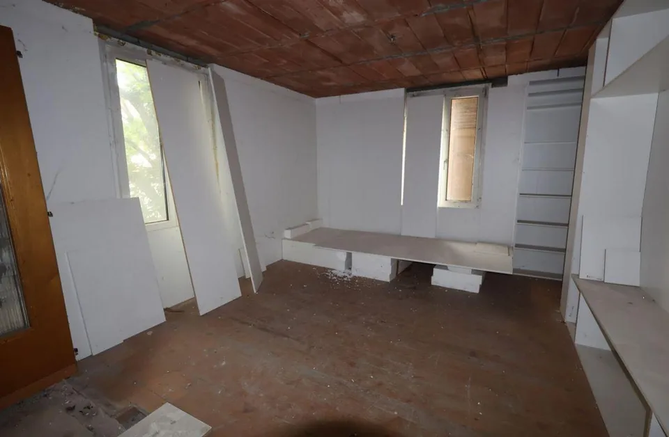 CASA DI PAESE CON FIENILE DA TRASFORMARE COMPLETAMENTE