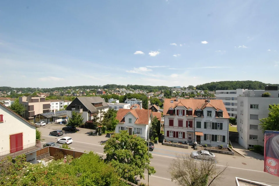Helle 4-Zimmer-Wohnung mit grossem Balkon in Oberwil kaufen