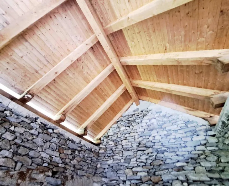 2 1/2-Zimmer-Rustico zum Ausbauen mit Baubewilligung, sehr ruhige, ...