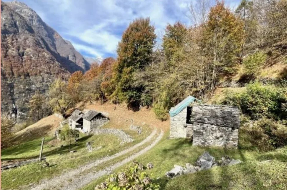 2 1/2-Zimmer-Rustico zum Ausbauen mit Baubewilligung, sehr ruhige, ...