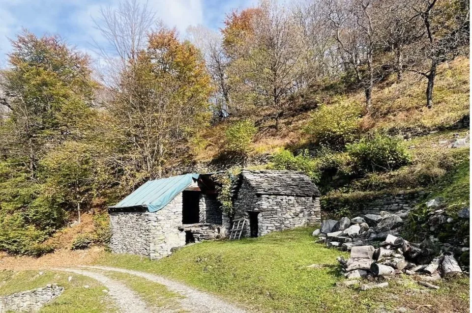 2 1/2-Zimmer-Rustico zum Ausbauen mit Baubewilligung, sehr ruhige, ...