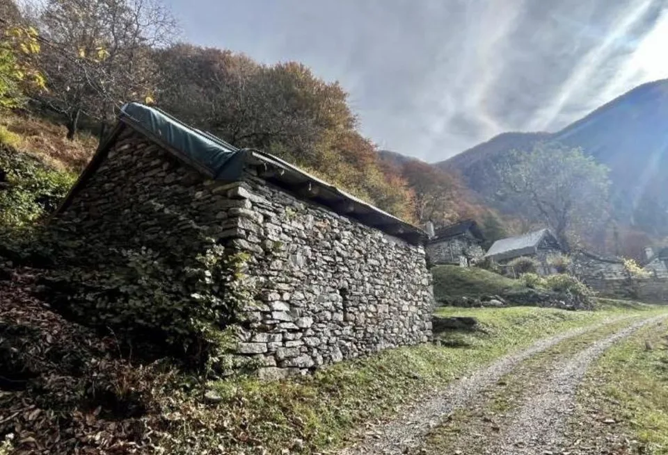 2 1/2-Zimmer-Rustico zum Ausbauen mit Baubewilligung, sehr ruhige, ...