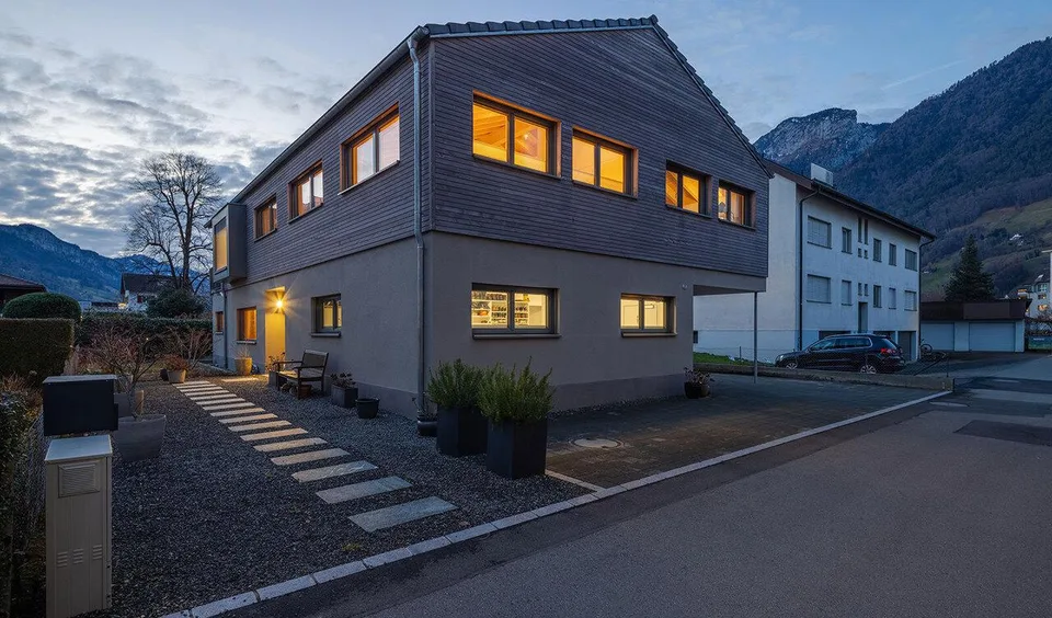 Ein Haus, so besonders wie seine Lage – 150 m vom See entfernt