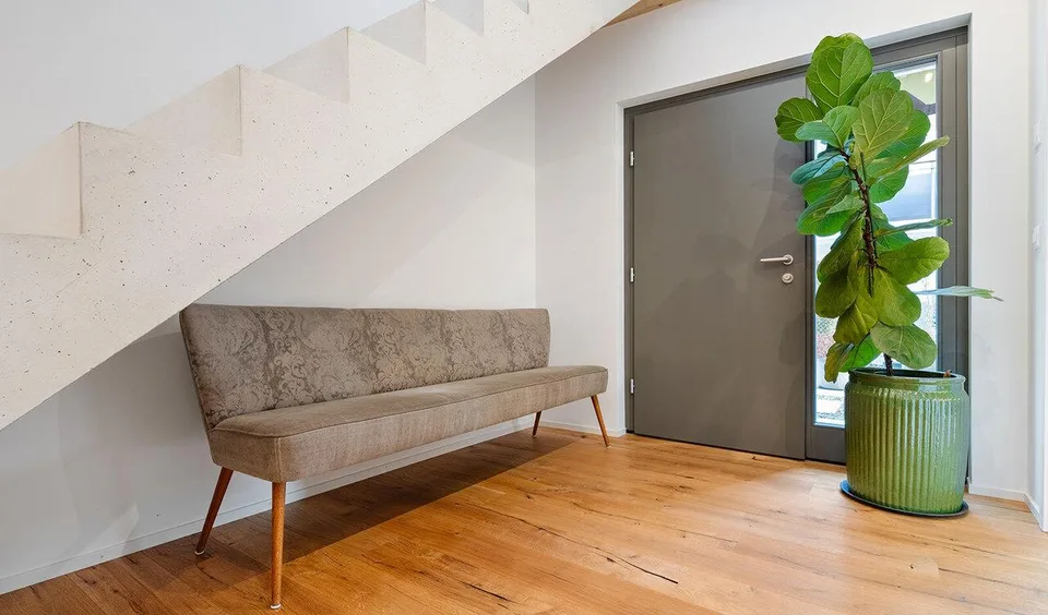 Ein Haus, so besonders wie seine Lage – 150 m vom See entfernt