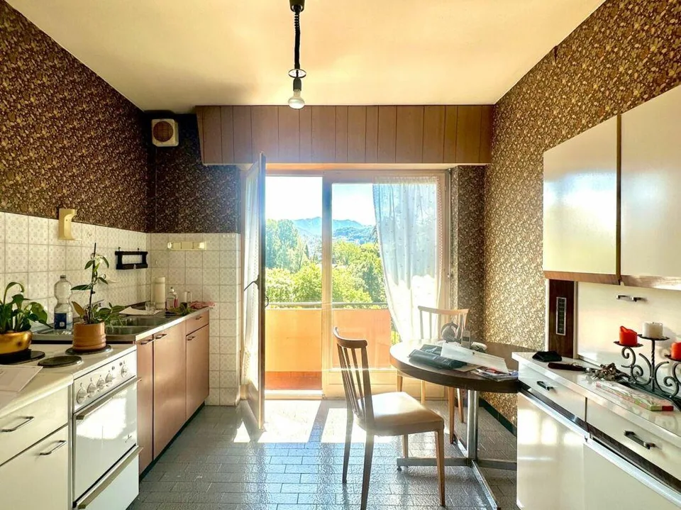 AGNO · CASA BIFAMILIARE CON GIARDINO IN ZONA RESIDENZIALE