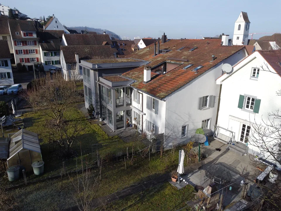 Mehrfamilienhaus im historischen Dorfkern mit viel Potenzial