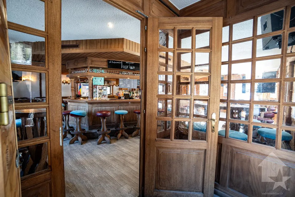 Exceptionnel : bistrot avec duplex 5.5 pièces et studio indépendant