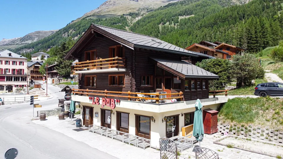 Exceptionnel : bistrot avec duplex 5.5 pièces et studio indépendant