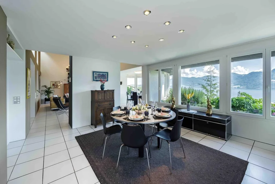Exklusive Villa mit spektakulärer See- und Bergsicht
