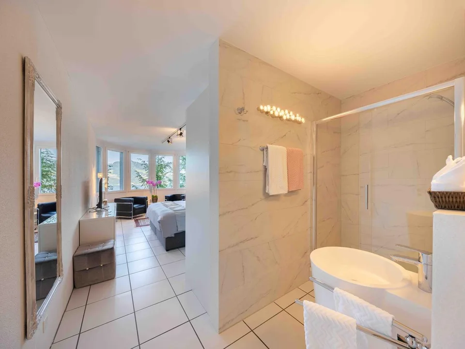 Exklusive Villa mit spektakulärer See- und Bergsicht – Foto 20 von 29