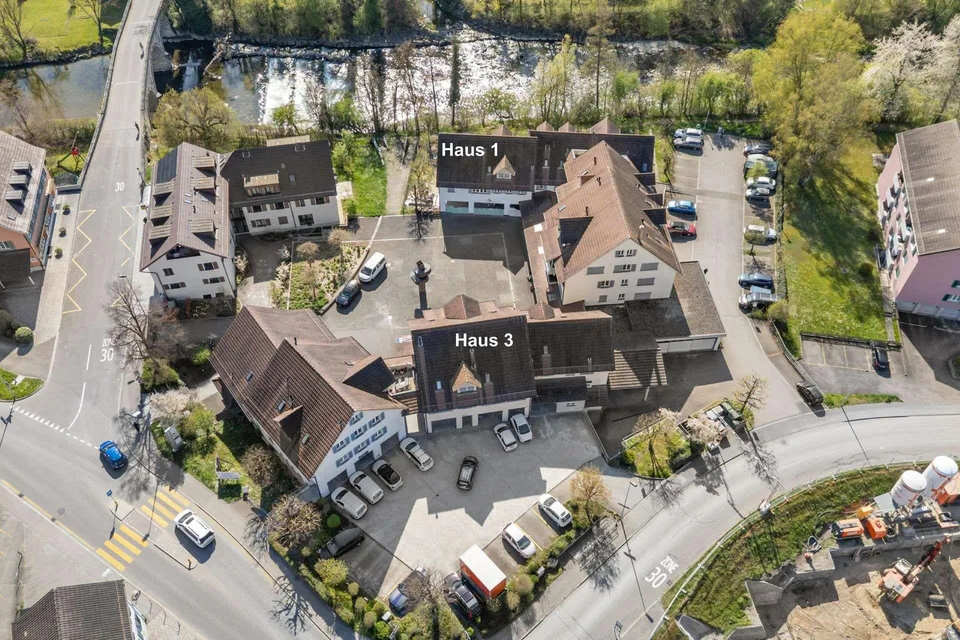 Wohn- und Geschäftshäuser mit bewilligter Umnutzung zu mehr Wohnraum