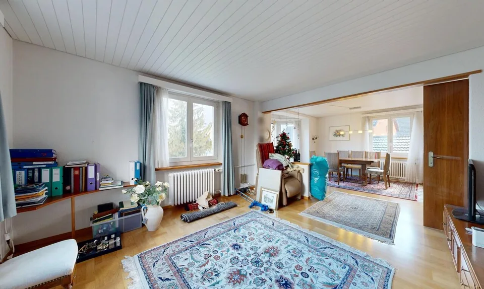 Maison de 4 pièces avec potentiel d'aménagement dans un emplacement calme mais central