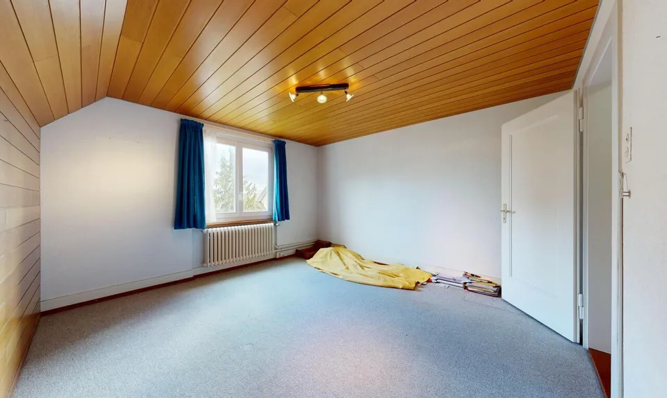 Maison de 4 pièces avec potentiel d'aménagement dans un emplacement calme mais central