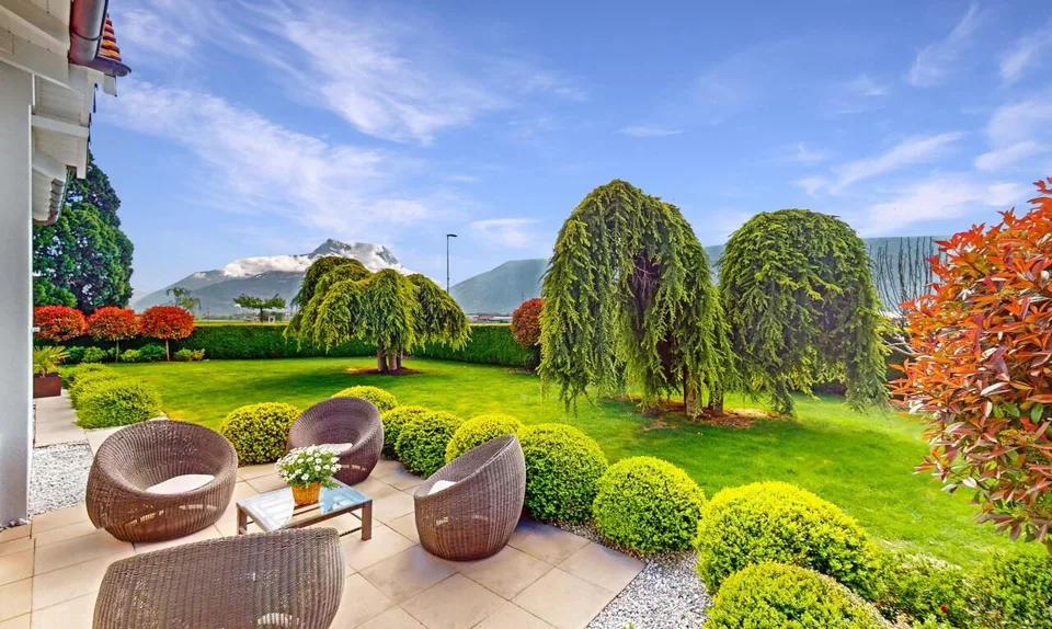 Außergewöhnliches möbliertes Haus in Aigle mit Aussicht und großem Garten