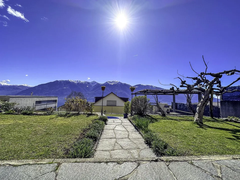 3-1/2 Zimmerwohnung mit Garten und Seeblick