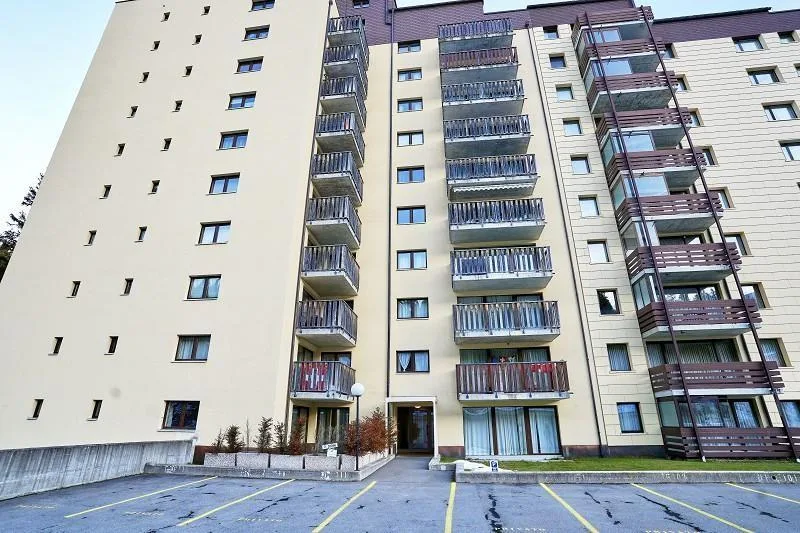 2 1/2-Zimmer-Wohnung mit Hallenbad / appartamento di 2 1/2 locali c...