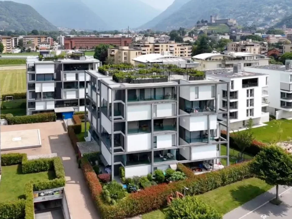 APPARTAMENTO 4.5 LOCALI CON GIARDINO