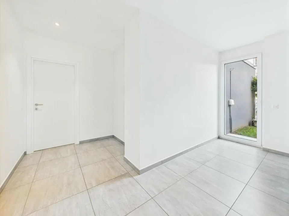 APPARTAMENTO 4.5 LOCALI CON GIARDINO – Foto 6 von 10