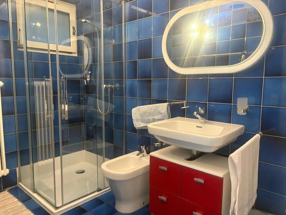 9-Zimmer-Villa mit grossem Garten, sehr ruhige, sonnige Aussichtsla... – Foto 22 von 25