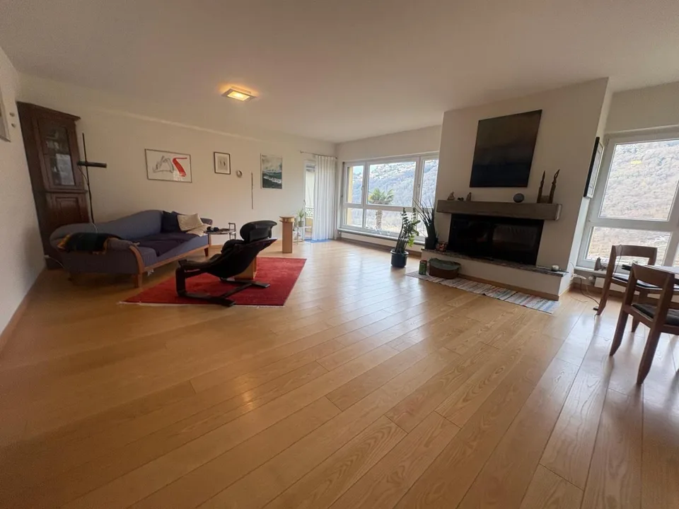 9-Zimmer-Villa mit grossem Garten, sehr ruhige, sonnige Aussichtsla...