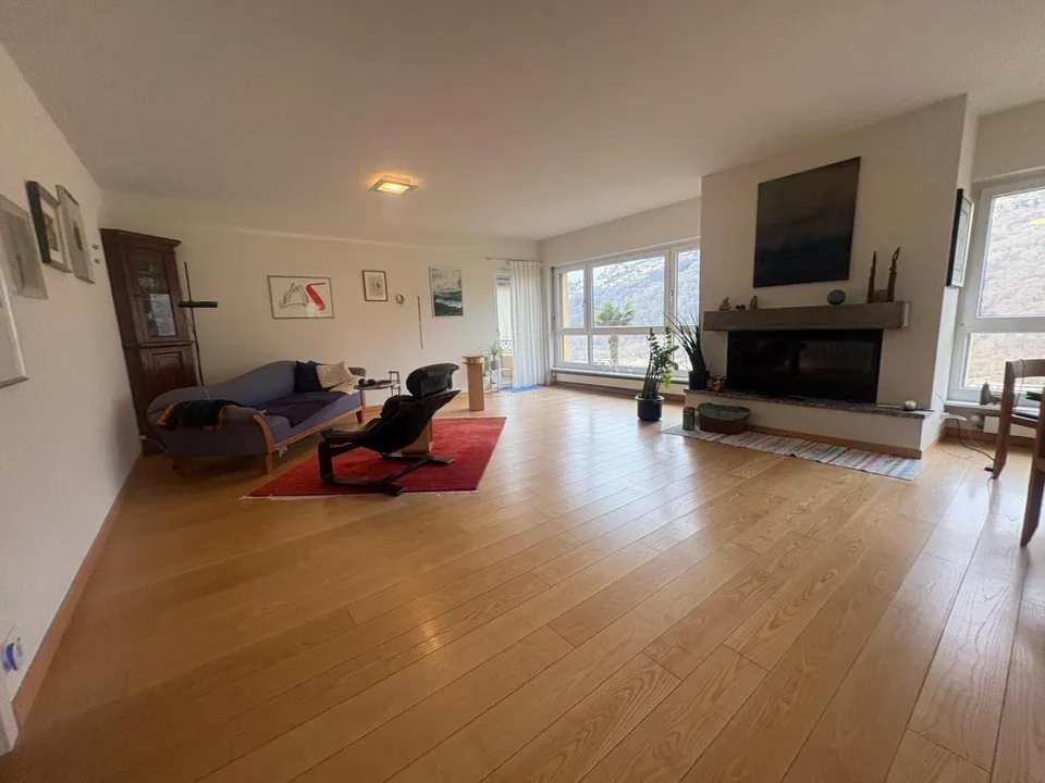 9-Zimmer-Villa mit grossem Garten, sehr ruhige, sonnige Aussichtsla...