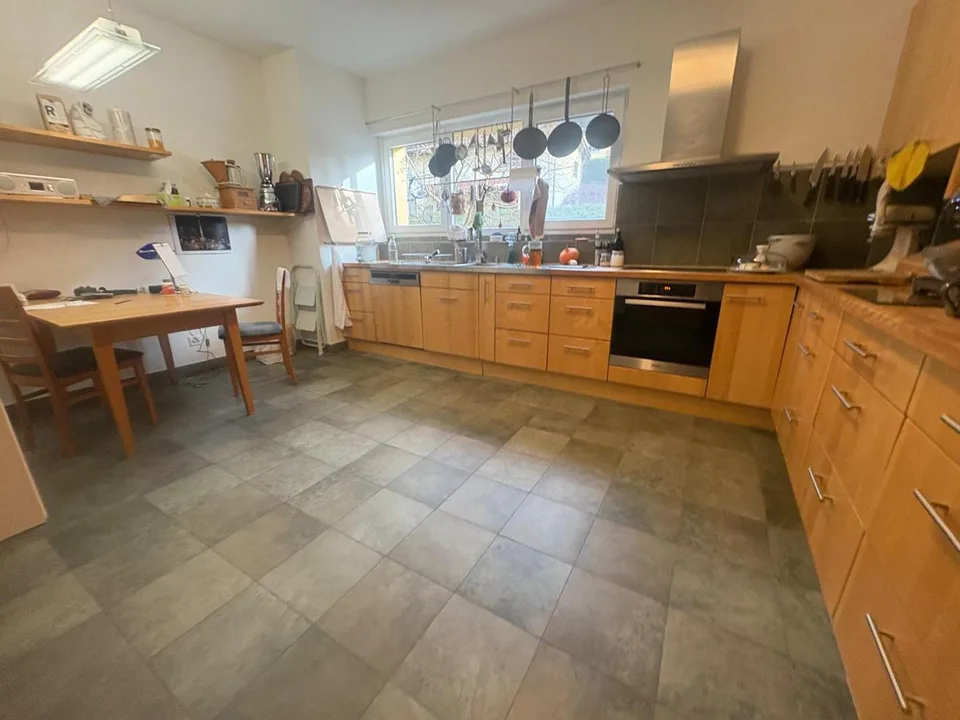 9-Zimmer-Villa mit grossem Garten, sehr ruhige, sonnige Aussichtsla...
