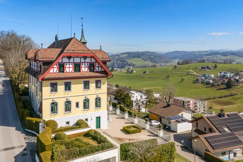Herrschaftliche Residenz mit Alpenpanorama und zeitloser Eleganz
